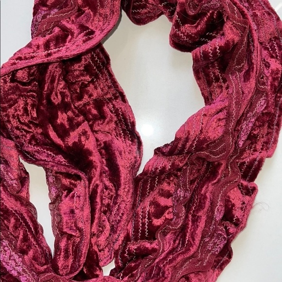 Violet Colored Crushed Velvet Scarf with Sheer Lace Trim One Size - Picture 2 of 4